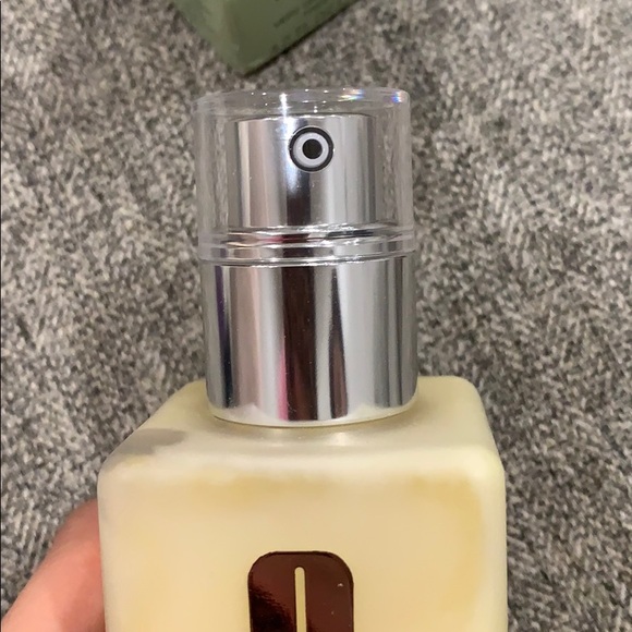 Clinique Dramatically Different Lotion - Picture 5 of 6